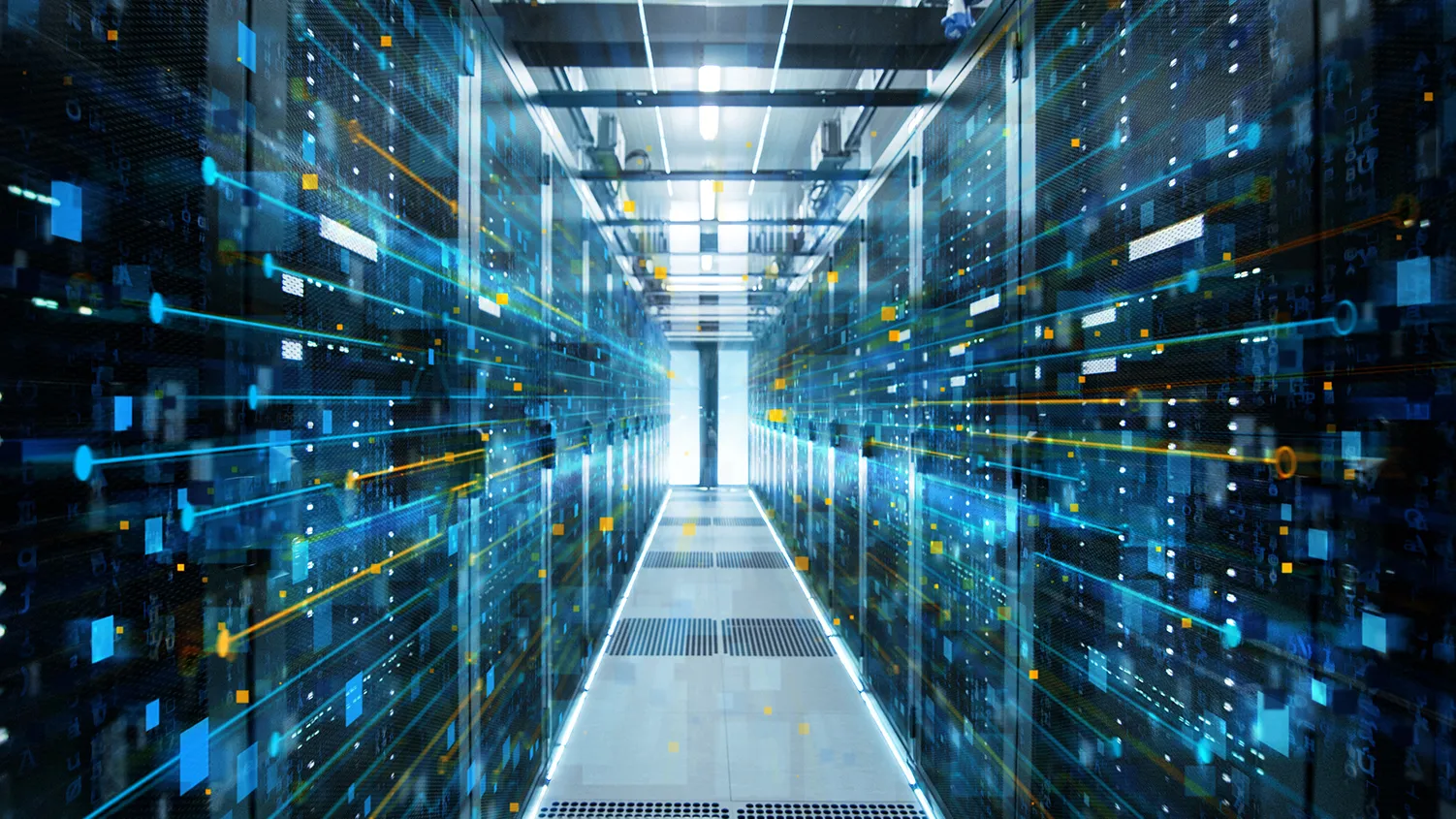 Aufnahme eines Korridors in einem funktionierenden Rechenzentrum voller Rack-Server und Supercomputer mit Internetverbindung, Visualisierungsprojektion